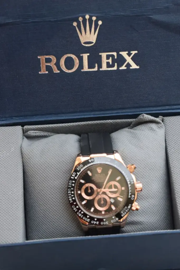 Rolex Oyster Perpetual Cosmograph Daytona – Rose Gold & Black Rubber Strap Edition